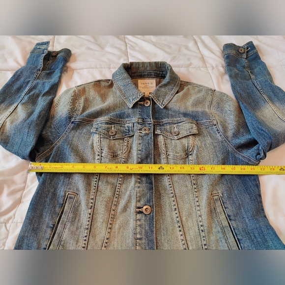 Torrid distressed faded denim jeans jacket π§₯ (Small) & Fits like a Medium - Picture 14 of 16